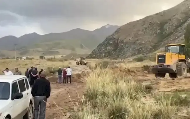 Қырғызстанда биік таудағы көл тасыды: 160 адам эвакуацияланды