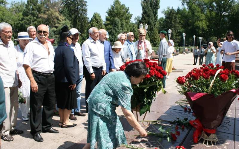 Память Динмухамеда Кунаева почтили в Алматы