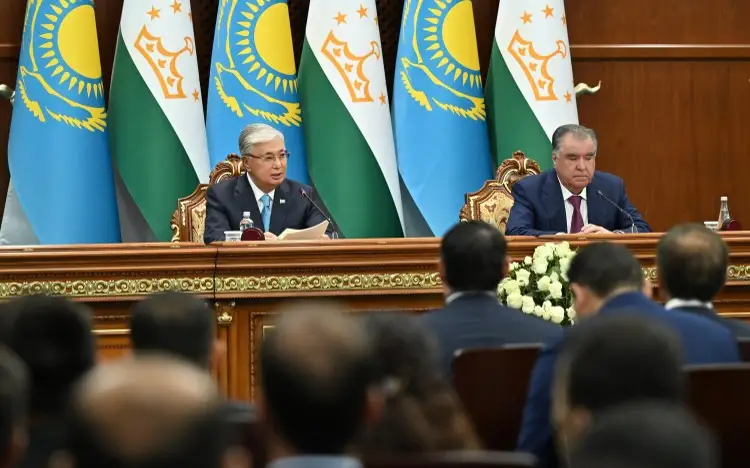 Президенты Казахстана и Таджикистана