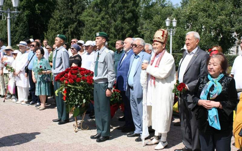 Память Динмухамеда Кунаева почтили в Алматы