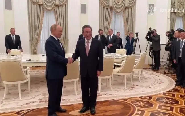Путин встретился в Кремле с премьером  Госсовета Китая
