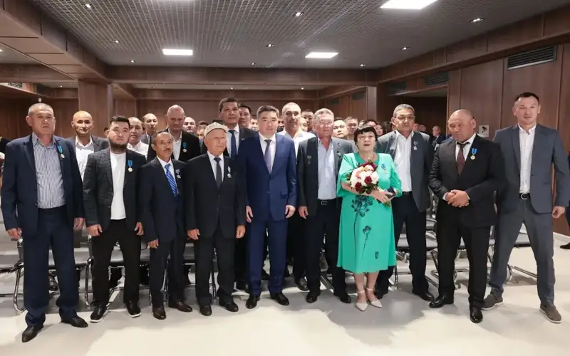 Olzhas Bektenov awards Ulytau region’s miners on behalf of President