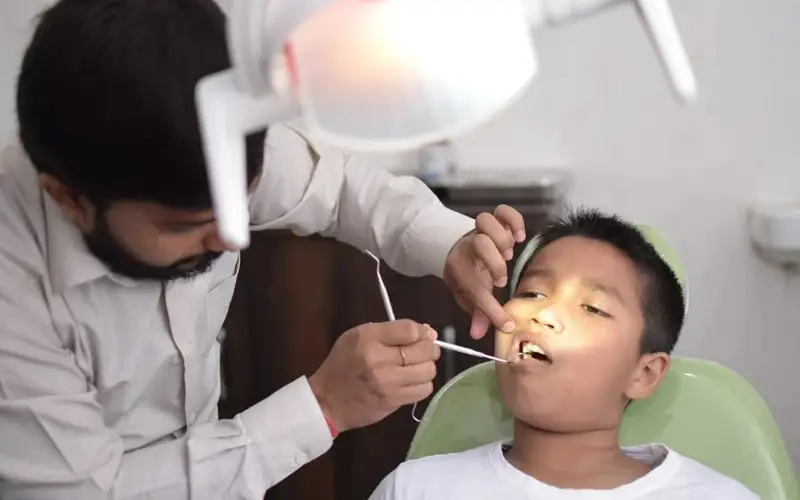 стоматолог