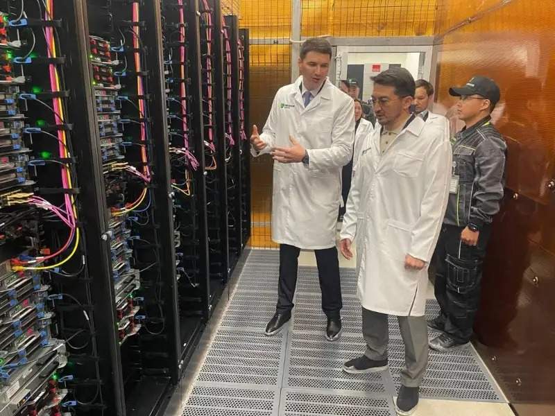 Minister of Digital Development visits first Super Public Service Center in Karaganda