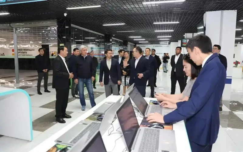 Minister of Digital Development visits first Super Public Service Center in Karaganda