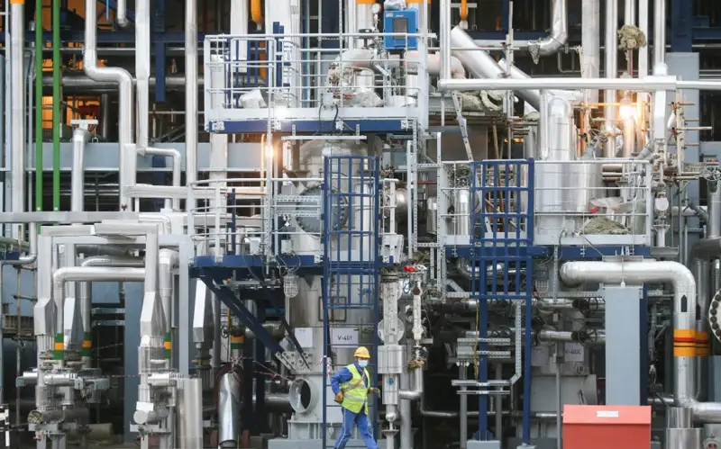 Пожар вспыхнул на Омском НПЗ 