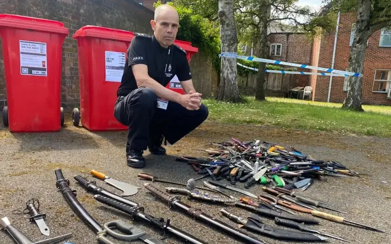 ножи, Англия