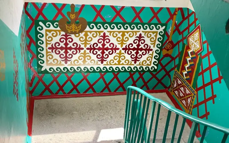 кіреберісті оюмен безендірген