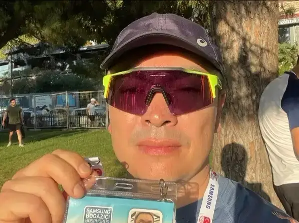 Doctor from Aktau swims across Bosphorus Strait 