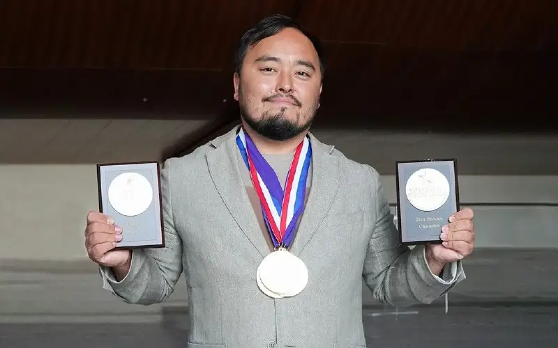 哈萨克斯坦歌手在洛杉矶《世界之星》竞赛中夺得三项大奖