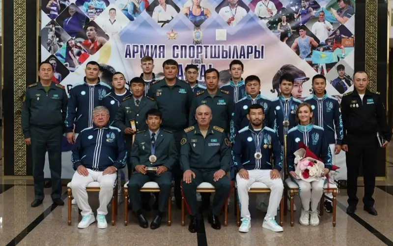 армейских спортсменов-олимпийцев наградили в МО РК