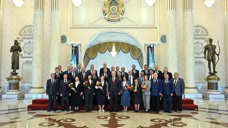 Президент вручил госнаграды работников нефтегазовой отрасли