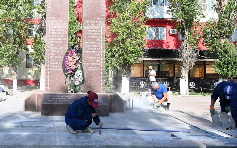 Aqtóbede «Taza Qazaqstan» baǵdarlamasy aıasynda «Eskertkish – el tarıhy» aktsııasy ótti