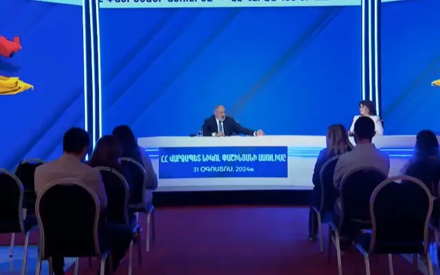 Пашинян предложил Алиеву встречу в двустороннем формате на границе стран