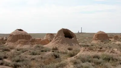 Әйелі екі жігітті сорып жатыр (фото)