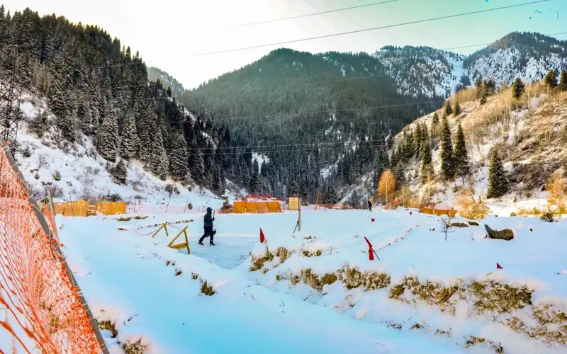 Алмати тоғларида қор ёғди