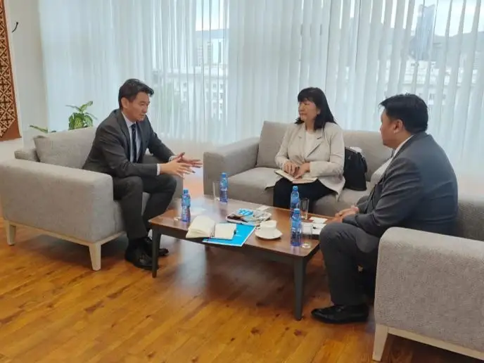 哈萨克斯坦大使会见蒙古国民航总局局长