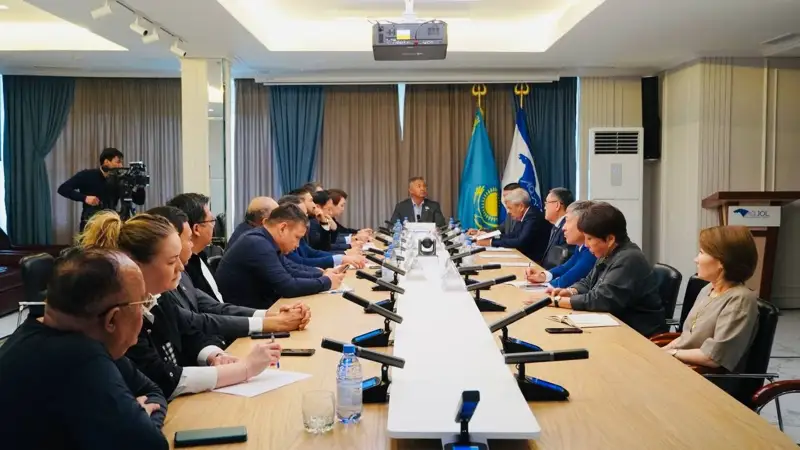 пленум партии «Ак жол»