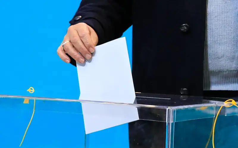 Aqtóbede eki qala men 11 aýyl ákimi saılandy 