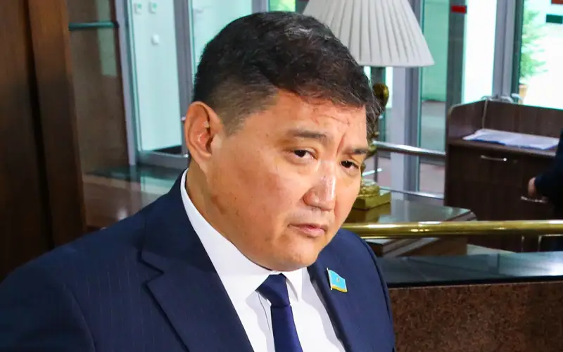Baqytjan Bazarbektiń qatysýymen bolǵan jol apaty: zardap shegýshi Tarazǵa jetkizildi
