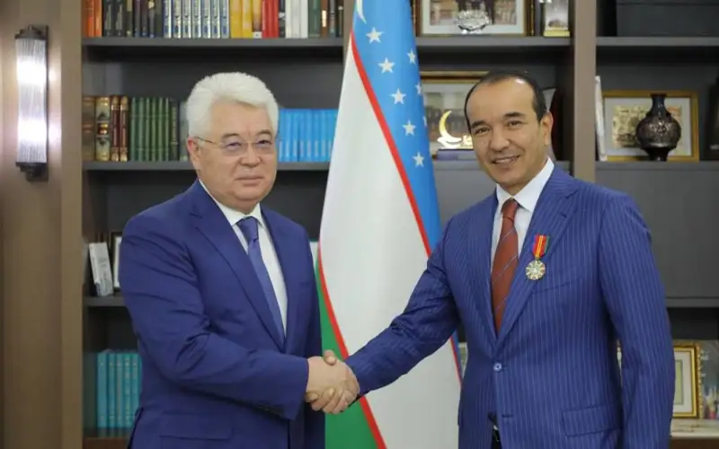 Бейбут Атамқулов ва Озодбек Назарбеков 