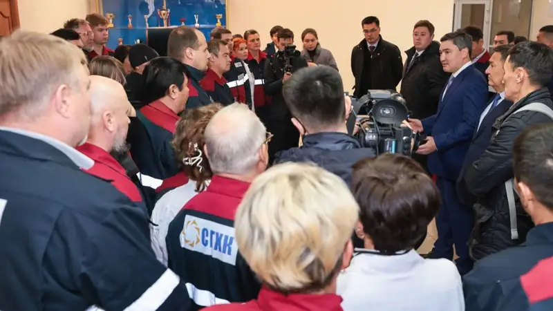 Bektenov Stepnogorsk taý-ken hımııa kombınatynyń ujymymen AES salý máselesin talqylady