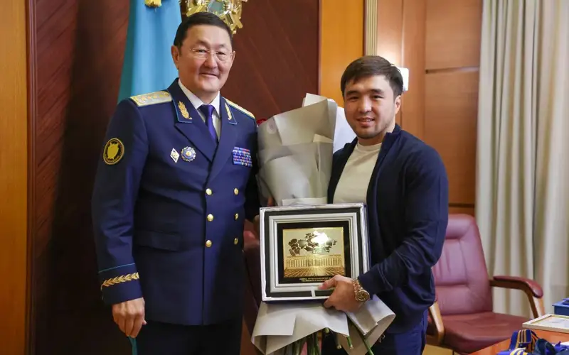 Бас прокуратурада Олимпиада чемпионы Елдос Сметовпен кездесу өтті