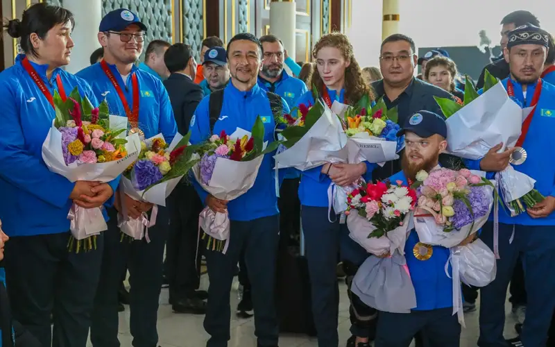 Паралимпийских призеров чествовали в аэропорту Астаны