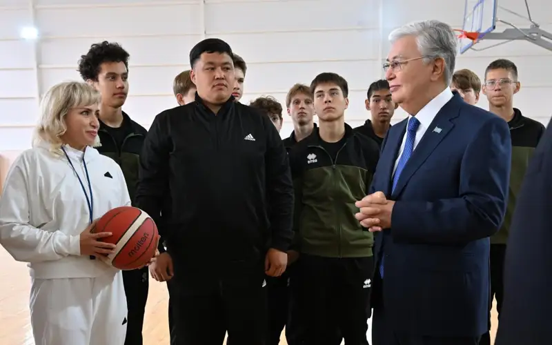 Касым-Жомарт Токаев посетил физкультурно-оздоровительный комплекс в Костанае