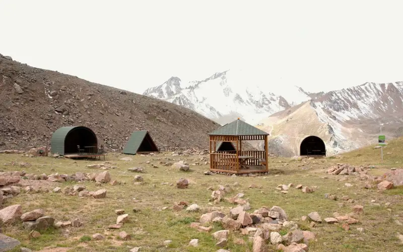 кемпинг-зона в горах Алматы