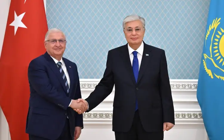 Президент Казахстана принял министра национальной обороны Турции 