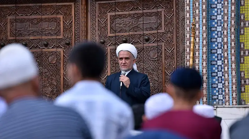 Главного муфтия Таджикистана ранили при нападении возле мечети