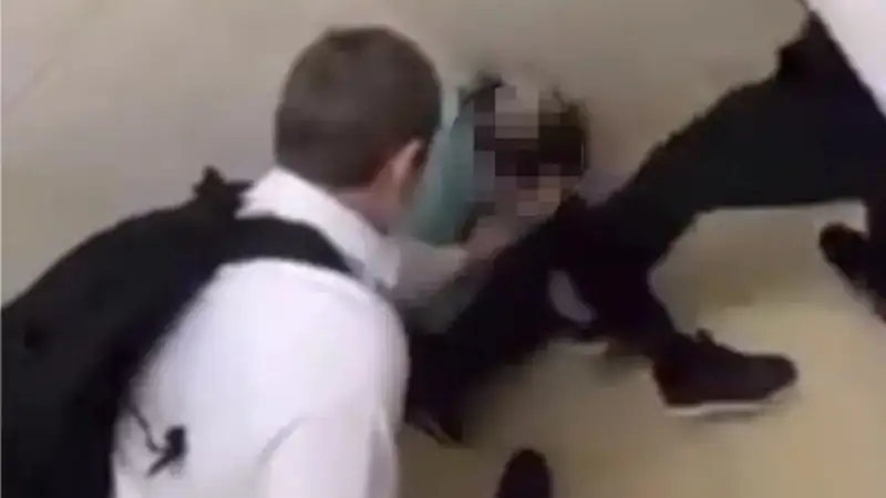 Школьники издевались над сверстником в Астане