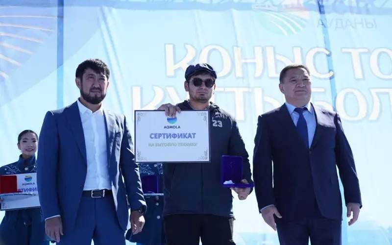 21 семья, пострадавшая от паводка, заселилась в новые дома в Есиле 21 семья, пострадавшая от паводка, заселилась в новые дома в Есиле