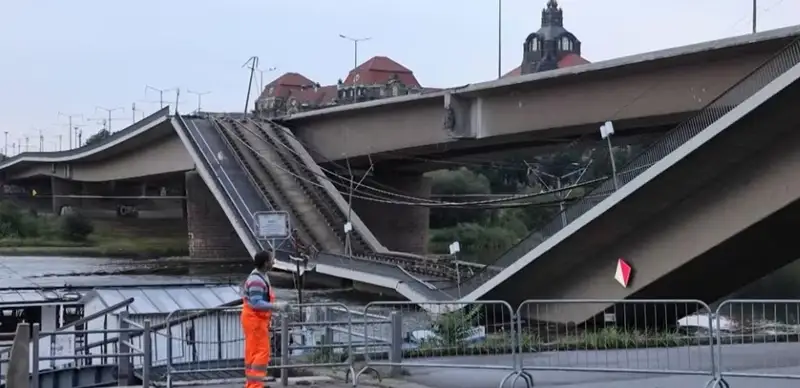 мост рухнул в Германии