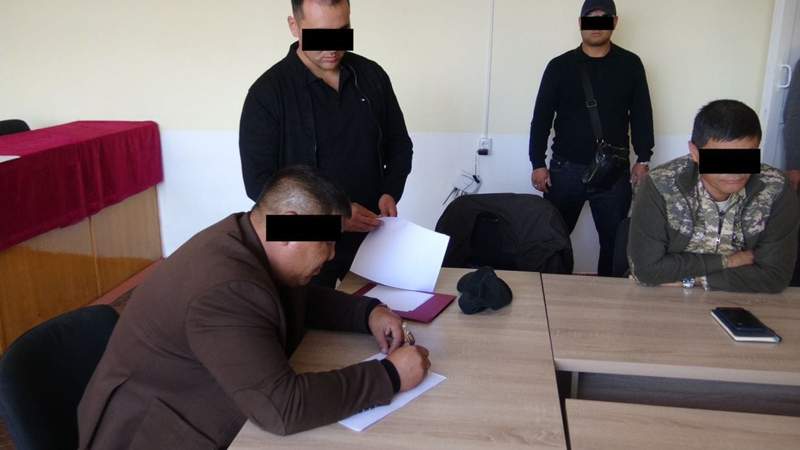 В Кыргызстане задержаны чиновники за незаконный вывод земель В Кыргызстане задержаны чиновники за незаконный вывод земель
