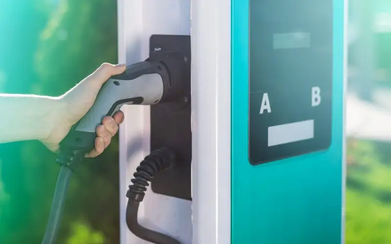 Установить электрозаправочные станции планируют вдоль больших транспортных коридоров в РК