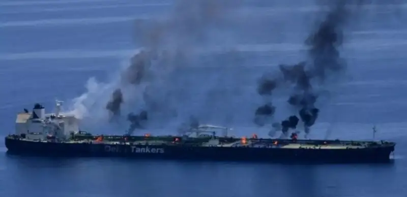 Мұнай кемесі өртенді