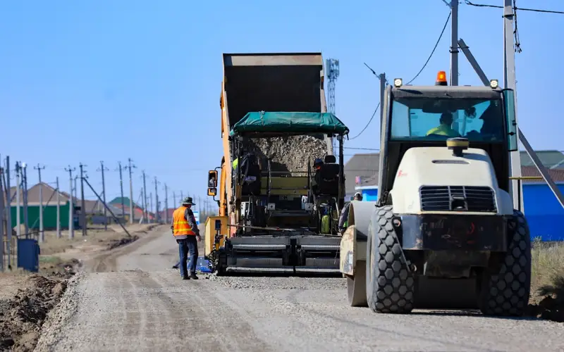 В Актобе интенсивно ведется дорожное строительство