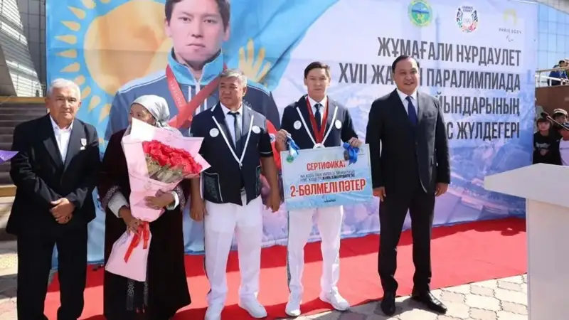 Cars and apartments gifted to Kazakh swimmer Nurdaulet Zhumagali and his coach