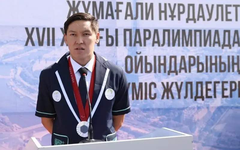 Cars and apartments gifted to Kazakh swimmer Nurdaulet Zhumagali and his coach