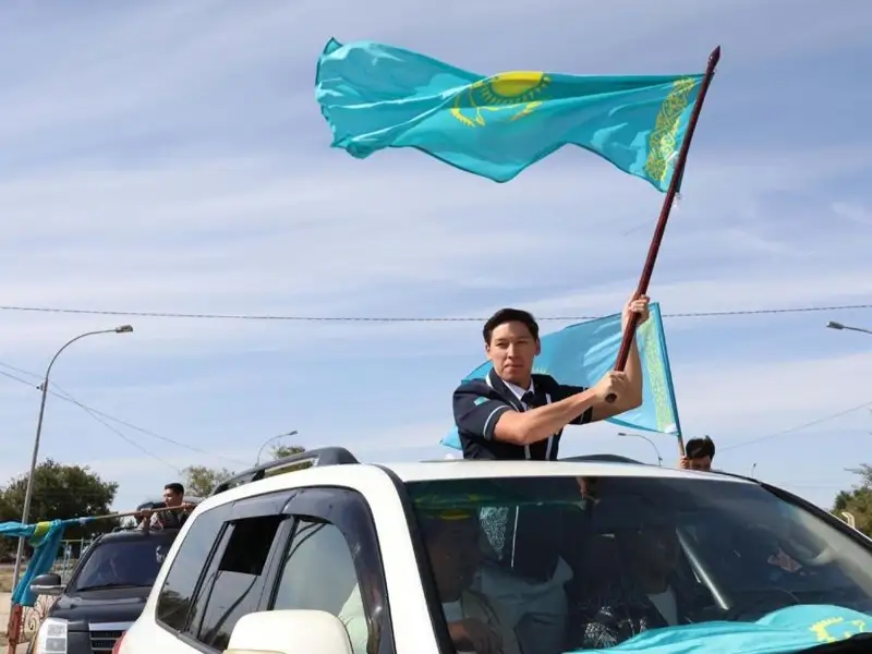  Нурдаулету Жумагали вручили ключи от квартиры и машины