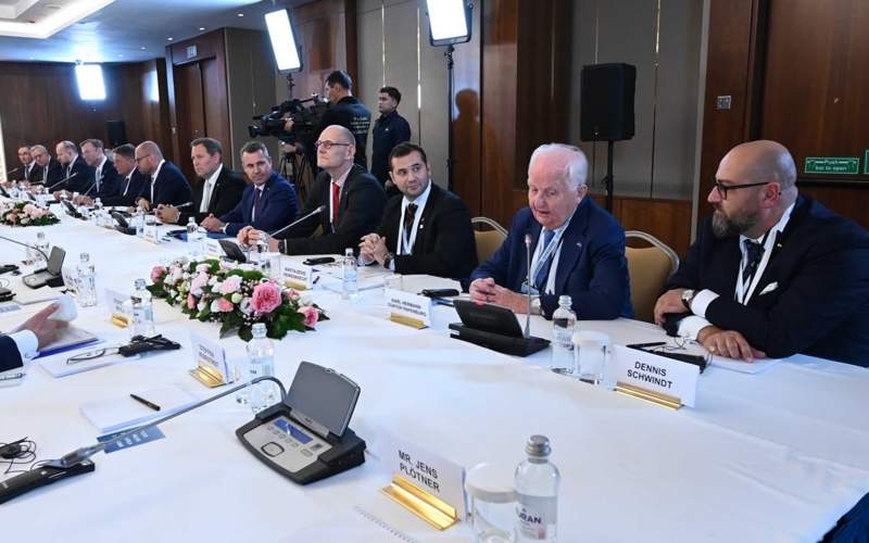 Глава государства встретился с капитанами бизнеса Германии Глава государства встретился с капитанами бизнеса Германии