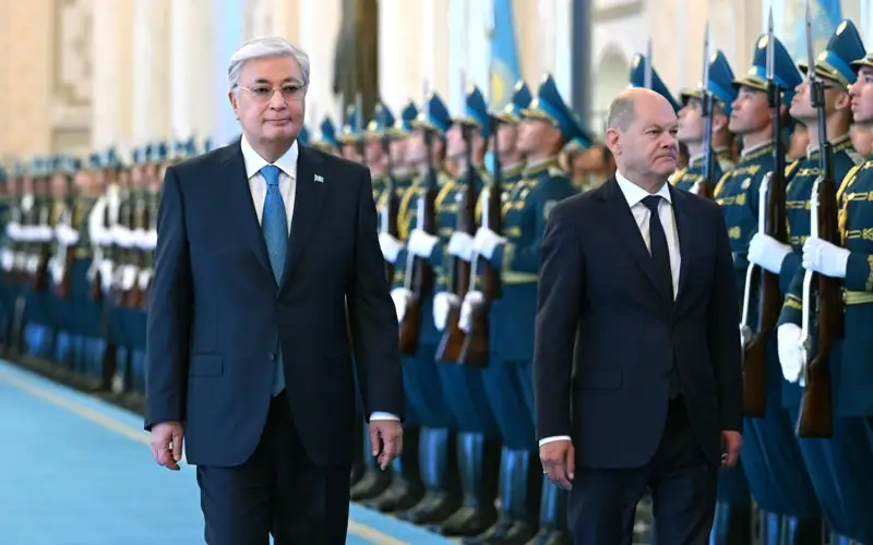 Касым-Жомарт Токаев встретил  Федерального канцлера Германии Олафа Шольца в Акорде