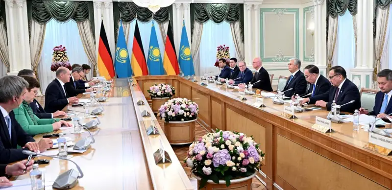 Глава государства провел переговоры с Олафом Шольцем в расширенном составе 