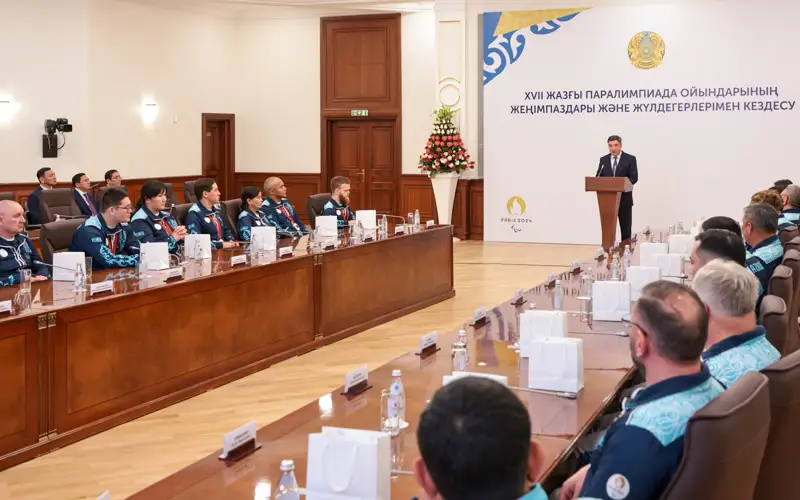 Олжас Бектенов от имени Президента вручил госнаграды призерам Паралимпиады и тренерам  