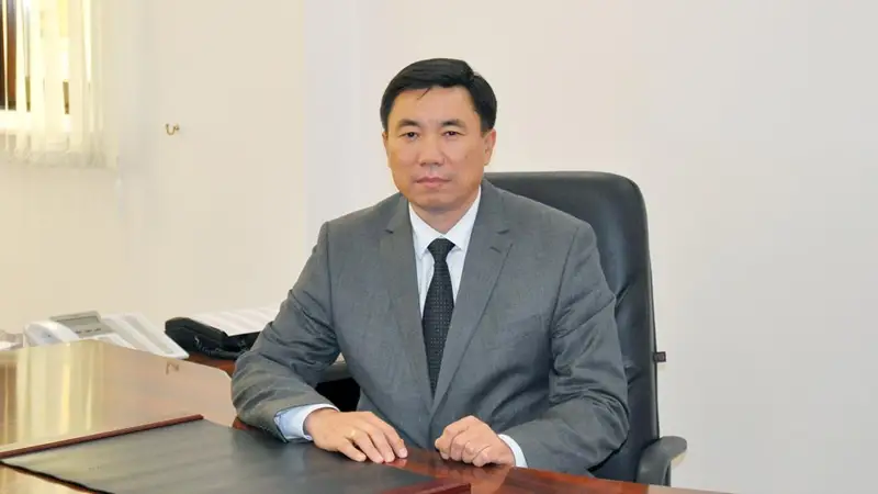 Azamat Ámrın