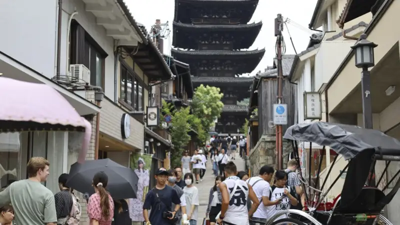 No. of foreign visitors to Japan tops 2.9 million, record for August