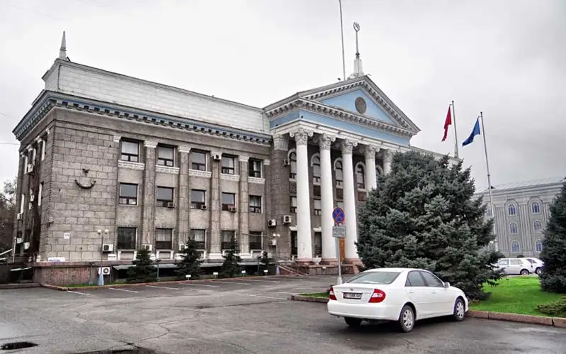 64 сотрудника мэрии Бишкека наказаны за использование личного транспорта
