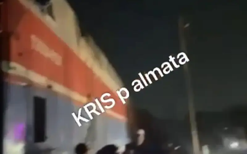 Поезд столкнулся с грузовиком в Алматинской области 